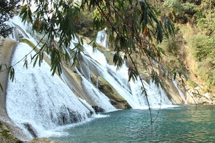 山间飞瀑 碧潭清幽