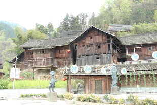 古朴山村木屋 宁静田园景