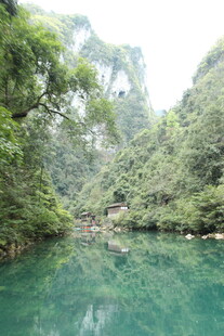 青山绿水间的清幽河谷