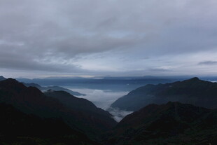 山间云海暮色景观