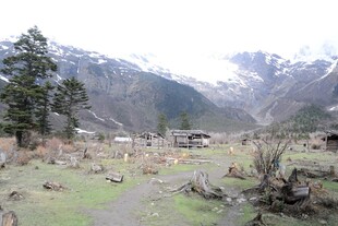 山间村落 自然宁静之景