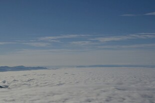 高空俯瞰云海壮美景观