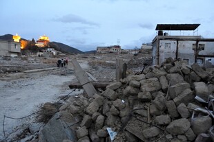 废墟场景中的荒凉景象