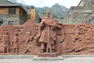 古代人物雕像 彰显历史底蕴