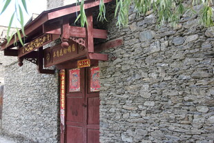 中式古旧门头建筑一角