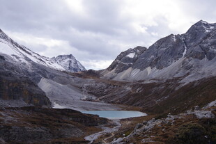 雪山湖泊壮丽自然风光