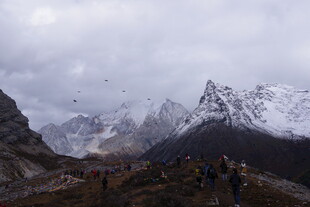 雪山徒步风景