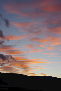 绚丽晚霞映照天际