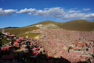 色达佛学院壮观全景