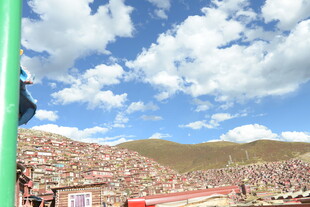 壮观的露天集会场景