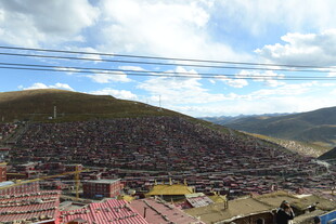 色达佛学院壮观全景