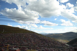 壮观山谷中的多彩景象