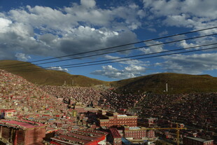 高原壮丽风光与建筑景观