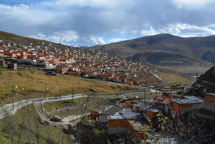 川西山谷中的藏式村落