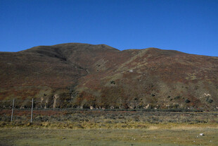 远山旷野蓝天自然景致