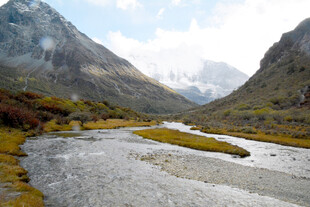 山间溪流 自然美景如画