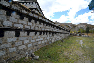 古老石墙 尽显历史沧桑