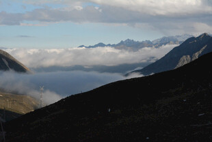 山间云海壮丽景观