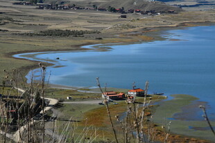 湖畔风光 小屋点缀自然美景