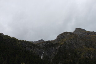 云雾缭绕的壮丽山峦