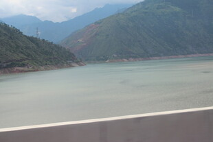 窗外秀丽山水风光