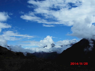 雪山蓝天壮丽自然景观