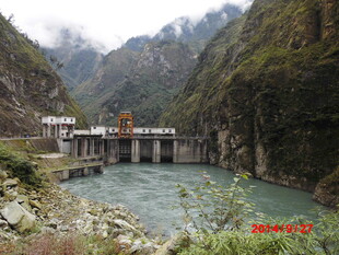山间水电站壮丽景观