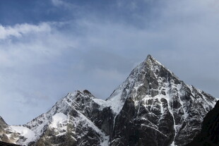 巍峨雪山 壮丽自然景观