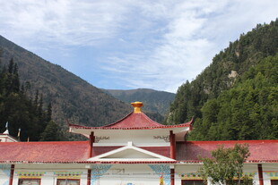 山间中式建筑景观