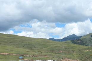 青山云海间的美丽风光