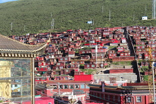 色达佛学院壮观红房景象