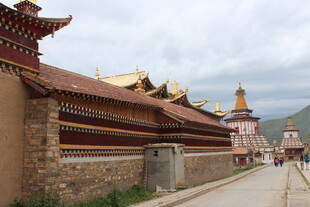 藏式古建筑街道景观