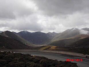 山间公路 云雾缭绕之景