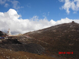 高山美景 云绕山峦