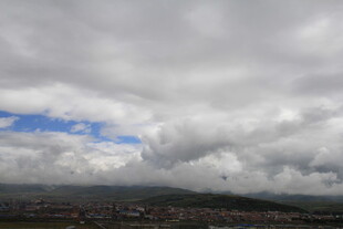 乌云密布的天空景观