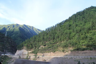 青山绿水间的优美景致