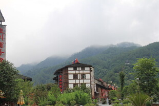 山间特色建筑 自然美景