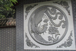 中式墙雕上的精美花鸟图案