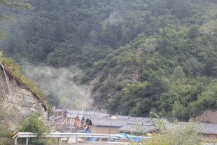 山间村落施工场景