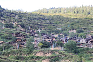 山间村落 古朴宁静之景