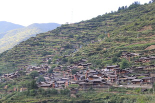 山间村落 古朴宁静之景