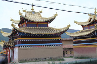 中式古建筑庙宇屋顶景观