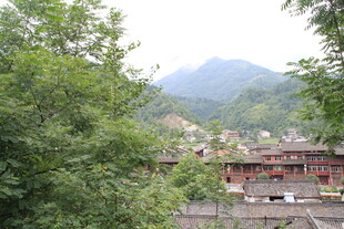 山林间的古朴村落