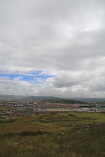 草原上的多云天际景观