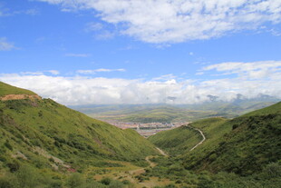 山间美景 远眺开阔视野