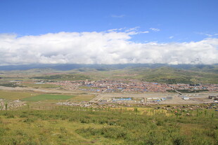 草原上的城镇风光