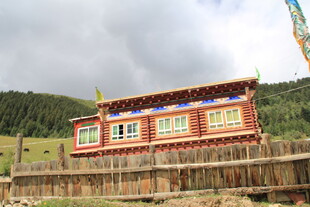 藏式风格建筑 色彩绚丽