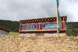 藏式风格建筑 色彩绚丽