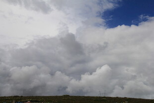 天空中厚重云层景观