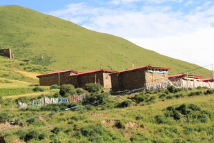 山间藏式小屋风景秀丽